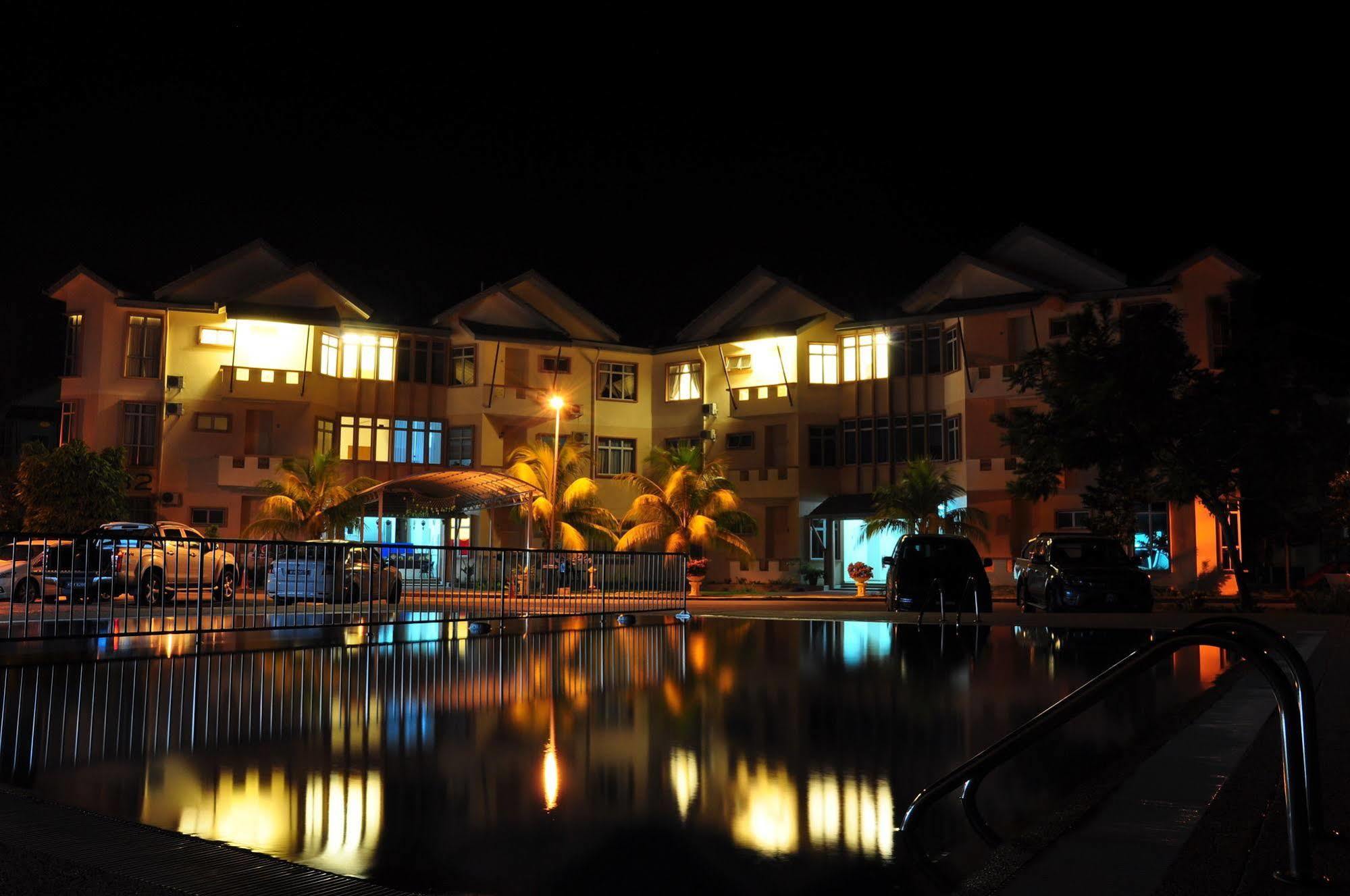 塞里巴于度假村酒店 Sungai Pelek 外观 照片